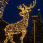 Deer Family, Stag on Rock, 8m, aluminium med JadaLight PRO LED, sølv 8 m