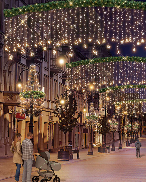 Stemningsfuld citydressing med istap-lysgardiner og grønne guirlander - ideel til juleudsmykning af gågader, butiksstrøg og byrum, hvor man ønsker at skabe en varm og indbydende atmosfære for både borgere og besøgende.