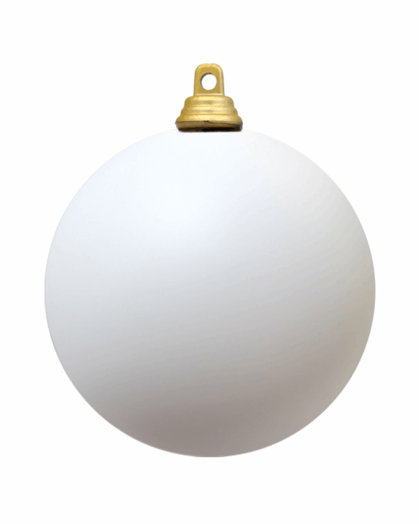 Mat hvid julekugle i plast med guldfarvet ophæng, velegnet til juletræer, dekorationer og professionel juleudsmykning i butikker, byrum, events og indendørs miljøer hele året rundt.