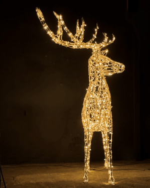 Stor dekorativ LED-hjort i aluminiumskonstruktion med varm hvid belysning og store gevirer, velegnet til stemningsfuld juleudsmykning ved indgange, butikker og udendørs vinterdekoration.