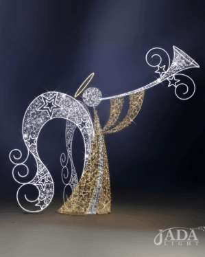 Lysende 3D-englemotiv i hvid og varm hvid LED med trompet, glorie og stjernedetaljer, vist som elegant juledekoration på mørk baggrund til stemningsfuld udsmykning.