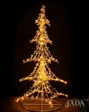 Lysende 3D-juletræ i varm hvid LED med åben aluminiumsstruktur, vist på mørk baggrund som elegant borddekoration til stemningsfuld og klassisk juleudsmykning.