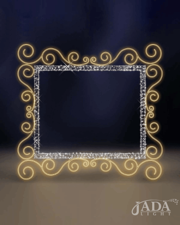 2D-fotoramme med hvide og varme LED-lys samt svungne dekorative detaljer, vist som elegant lysende fotomotiv på mørk baggrund til stemningsfuld juleudsmykning.