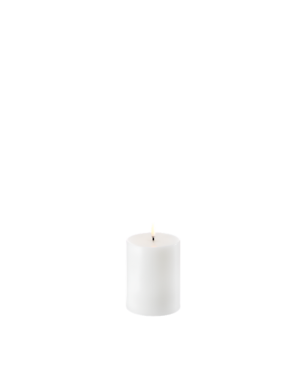 Uyuni LED pillar candle nordic white smooth 7,8x10 cm