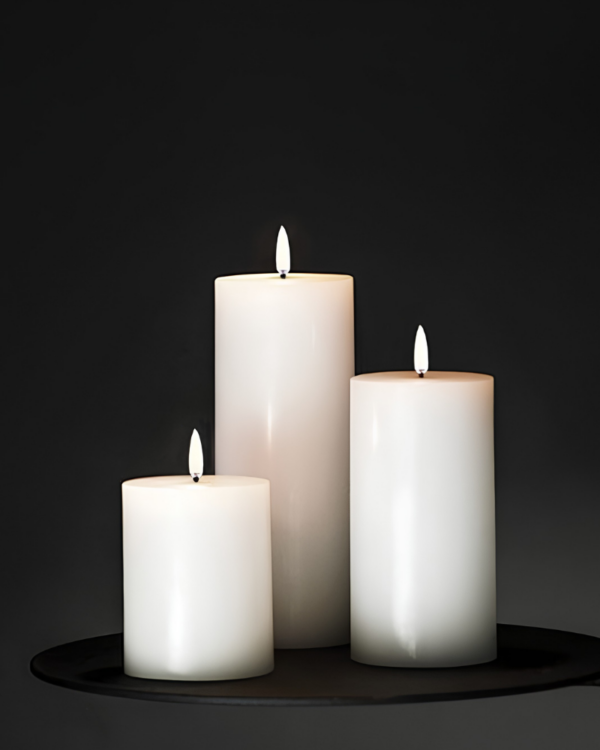 Uyuni LED pillar candle nordic white smooth 7,8x20 cm