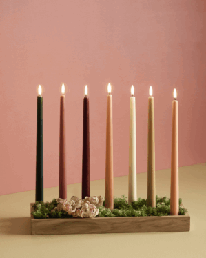 Display med LED kronelys i forskellige farver.