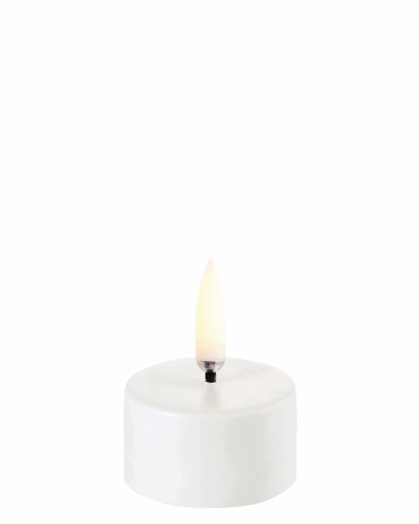 Hvidt LED fyrfadslys med realistisk flamme.
