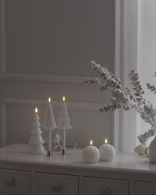 Hvide LED stearinlys med juletema