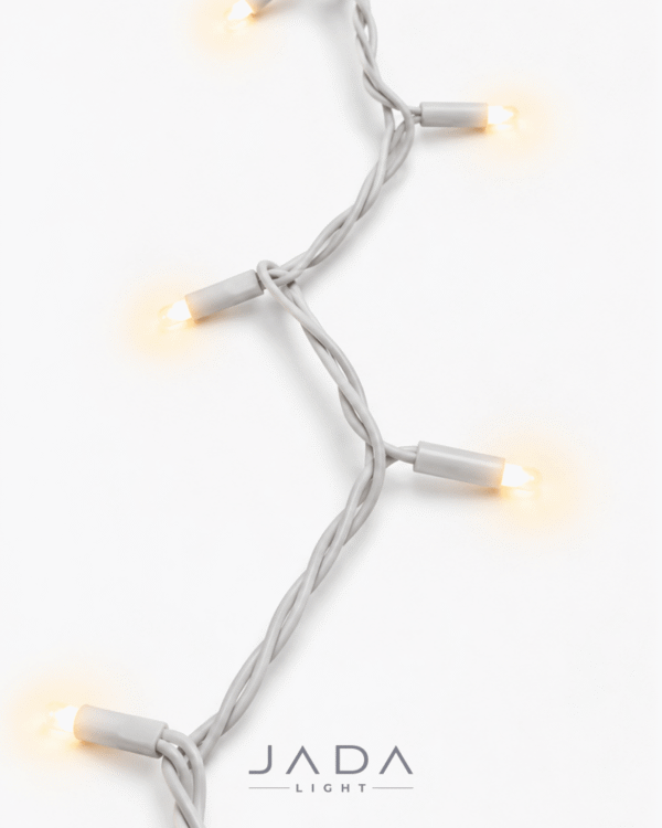 JadaLight PRO LED lyskæde med hvid gummiledning og varmt hvidt lys.
