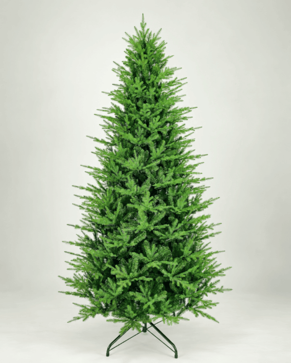 Kunstigt juletræ med naturtro grene.